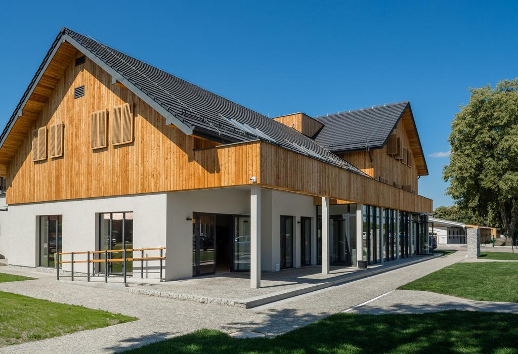 Hotel Naturum Міліч Екстер'єр фото